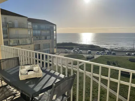 Appartement confortable 2 pièces avec balcon et parking, proche plage - Photo 1