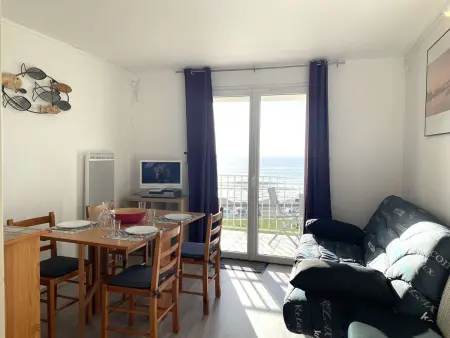 Appartement confortable 2 pièces avec balcon et parking, proche plage - Photo 3