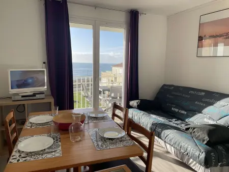 Appartement confortable 2 pièces avec balcon et parking, proche plage - Photo 4