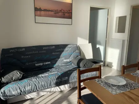 Appartement confortable 2 pièces avec balcon et parking, proche plage - Photo 11