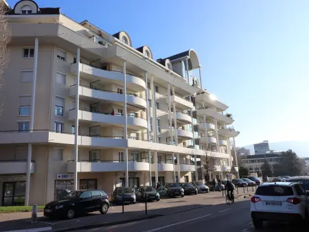 Calme et Confort à Annecy avec Terrasse et Parking - Photo 11