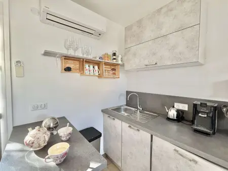 Studio Duplex Climatisé avec Terrasse à Porticcio, Proche Plages et Commodités, Internet Inclus - Photo 8