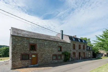 Aux Fleurs des Champs, Gîte à Ferrières avec Sauna et Jardin - Photo 1