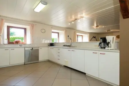 La Fermette, Gîte moderne avec jardin privé près de la forêt à Waimes - Photo 6