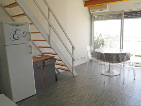 Charmant 2 pièces mezzanine, terrasse, parking et climatisation à Sète - Photo 4