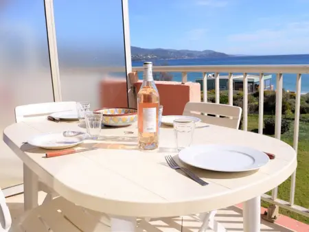 Studio au bord de l'eau avec terrasse et ménage inclus - Photo 2