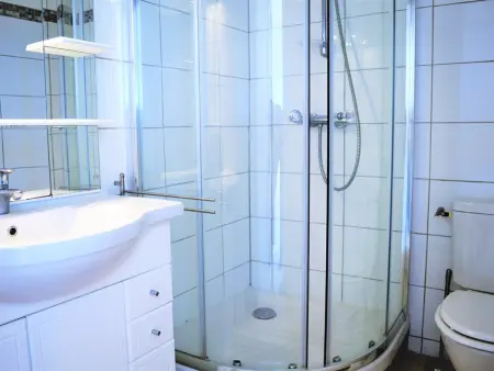 Studio au bord de l'eau avec terrasse et ménage inclus - Photo 8