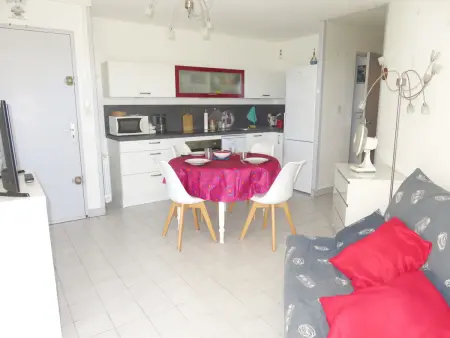 Charmant 2 pièces avec parking, tennis et loggia à 300m de la plage - Photo 7