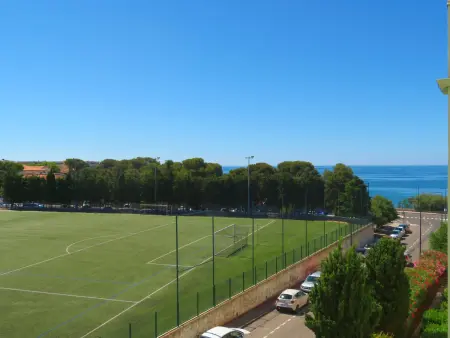 Charmant 2 pièces avec parking, tennis et loggia à 300m de la plage - Photo 8