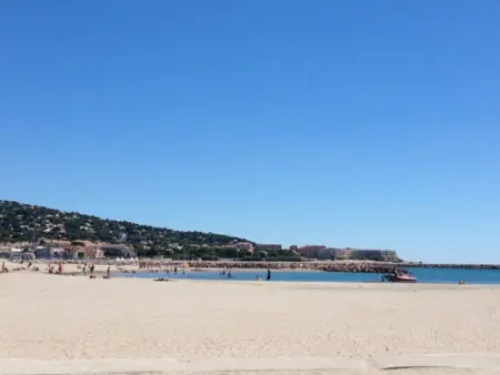 Charmant 2 pièces avec parking, tennis et loggia à 300m de la plage - Photo 12