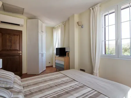 Appartement calme avec piscine, 5 pièces 8 couchages - Ajaccio, Corse du Sud - Photo 15