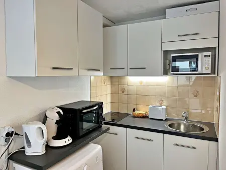 Appartement T2 cabine avec grande terrasse, proche plage, parking et équipements complets - Photo 1