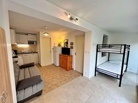Appartement T2 cabine avec grande terrasse, proche plage, parking et équipements complets - Photo 2