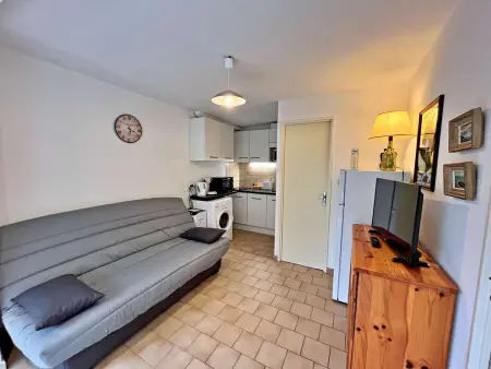 Appartement T2 cabine avec grande terrasse, proche plage, parking et équipements complets - Photo 3
