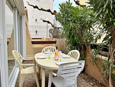 Appartement T2 cabine avec grande terrasse, proche plage, parking et équipements complets - Photo 8