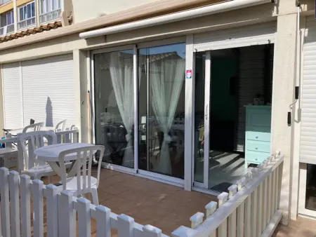 Studio climatisé avec terrasse et piscine, proche plage, parking sécurisé - Agde - Photo 1