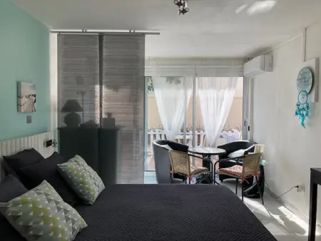 Studio climatisé avec terrasse et piscine, proche plage, parking sécurisé - Agde - Photo 2