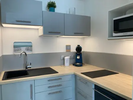 Studio climatisé avec terrasse et piscine, proche plage, parking sécurisé - Agde - Photo 3