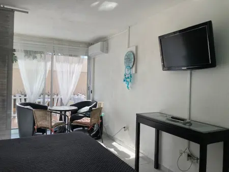 Studio climatisé avec terrasse et piscine, proche plage, parking sécurisé - Agde - Photo 4