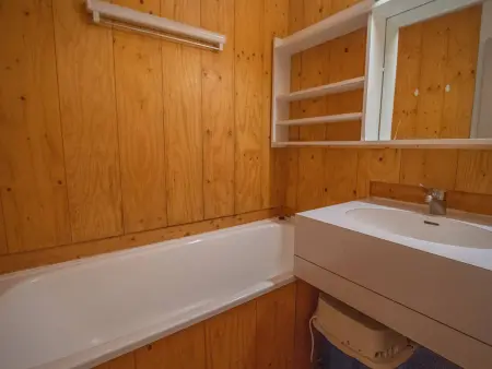Charmant appartement 3 chambres avec balcon, proches des pistes et de l'ESF, animaux acceptés - Photo 6