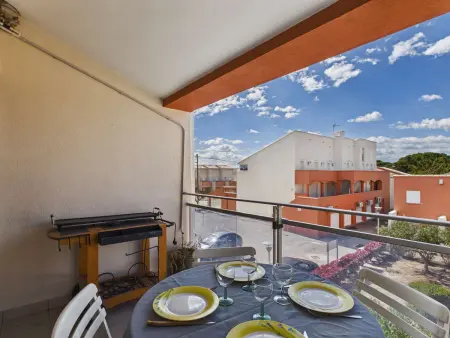 Appartement climatisé 2 pièces à 160m de la plage avec terrasse, parking privé et proche commerces - Photo 1