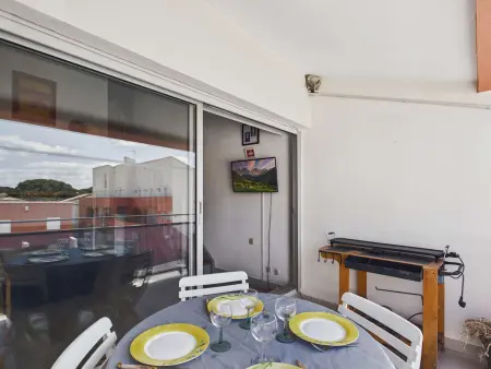 Appartement climatisé 2 pièces à 160m de la plage avec terrasse, parking privé et proche commerces - Photo 2