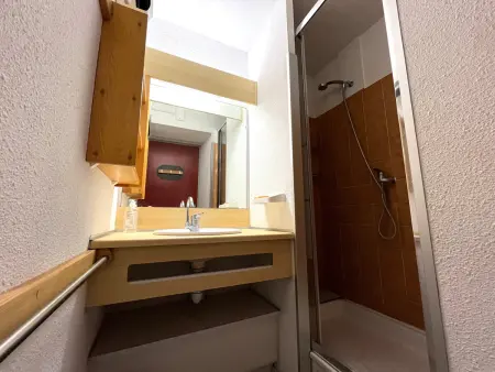 Charmant 2 pièces cabine avec parking et animaux admis à Sète - Photo 3