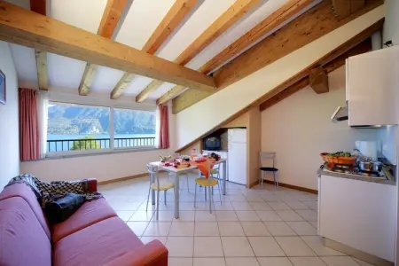 Residence Zust, Verbania Intra-Bilo mansarda, Appartement dans la Résidence Zust à Verbania - Photo 1