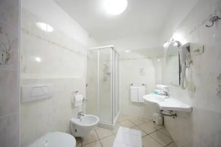 Residence Zust, Verbania Intra-Bilo mansarda, Appartement dans la Résidence Zust à Verbania - Photo 15