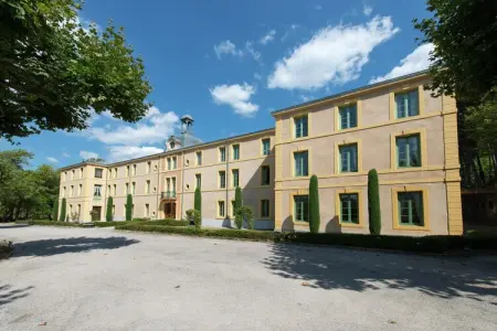 Chateau des Gipières Appartment, Séjour Romantique au Château du Rhône - Photo 5
