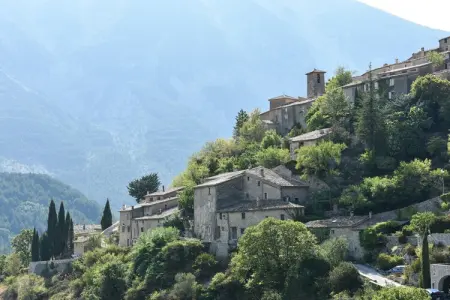 Chateau des Gipières Appartment, Séjour Romantique au Château du Rhône - Photo 23