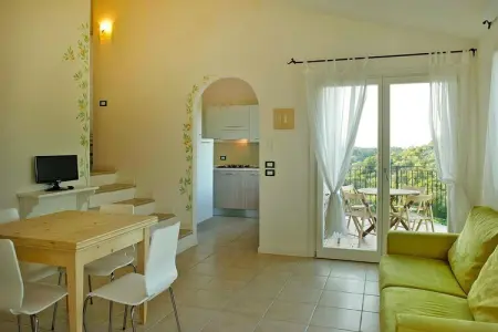 Holiday residence Ea Bianca, Baja Sardinia-Trilo 6, Appartement à Golfo Aranci avec terrasse - Photo 4