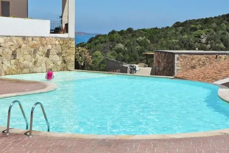 Holiday residence Ea Bianca, Baja Sardinia-Trilo 6 mit Meerblick frontal/seitlich, Appartement à Golfo Aranci avec ascenseur - Photo 2
