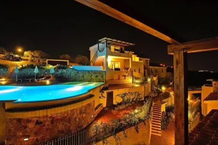 Holiday residence Ea Bianca, Baja Sardinia-Trilo 6 mit Meerblick frontal/seitlich, Appartement à Golfo Aranci avec ascenseur - Photo 5