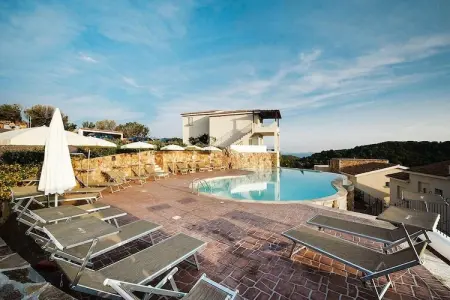 Holiday residence Ea Bianca, Baja Sardinia-Trilo 6 mit Meerblick frontal/seitlich, Appartement à Golfo Aranci avec ascenseur - Photo 33