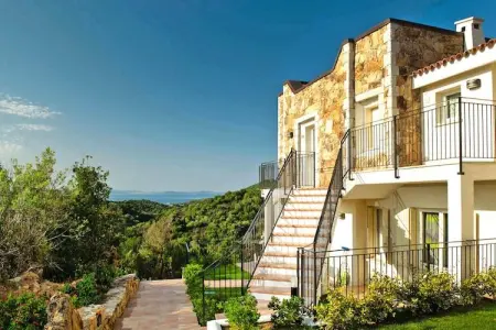 Holiday residence Ea Bianca, Baja Sardinia-Trilo 6 mit Meerblick frontal/seitlich, Appartement à Golfo Aranci avec ascenseur - Photo 36