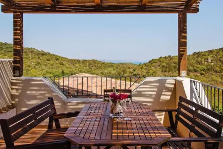 Holiday residence Ea Bianca, Baja Sardinia-Trilo 6 mit Meerblick frontal/seitlich, Appartement à Golfo Aranci avec ascenseur - Photo 37
