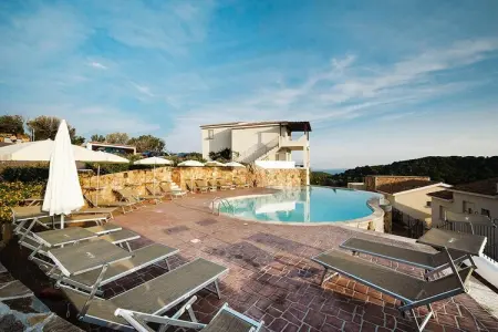Holiday residence Ea Bianca, Baja Sardinia-Quadri 8, Appartement à Golfo Aranci avec terrasse - Photo 13