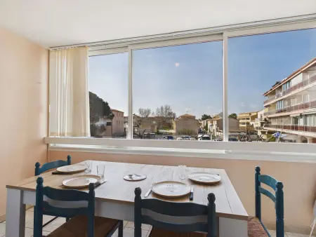 Lumineux 2 pièces à 50m de la plage avec ascenseur, loggia et équipements pour 4 personnes - Photo 1