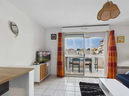 Lumineux 2 pièces à 50m de la plage avec ascenseur, loggia et équipements pour 4 personnes - Photo 6