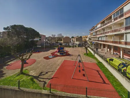 Lumineux 2 pièces à 50m de la plage avec ascenseur, loggia et équipements pour 4 personnes - Photo 13