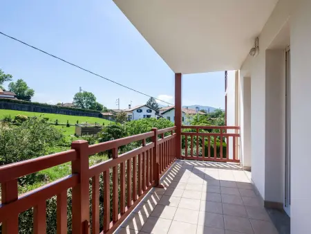Appartement Moderne avec Balcon, Proche Centre et Plage, Piscine et Parking, Hendaye - Photo 1