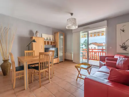 Appartement Moderne avec Balcon, Proche Centre et Plage, Piscine et Parking, Hendaye - Photo 2