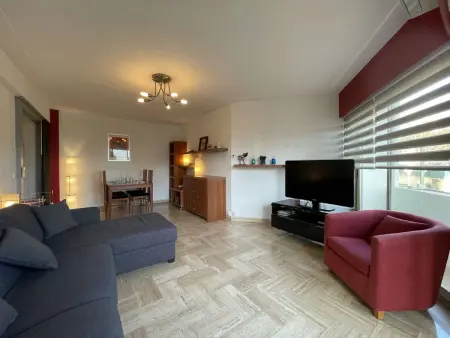 Charmant T2 avec terrasse, climatisé, centre-ville Antibes, proche mer et commerces - Photo 2