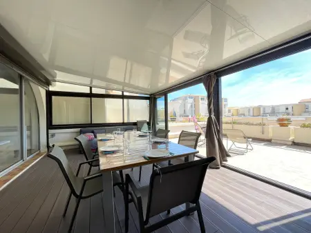 Appartement moderne, 2 pièces cabine, terrasse et véranda, proche plage, parking privé - Photo 2
