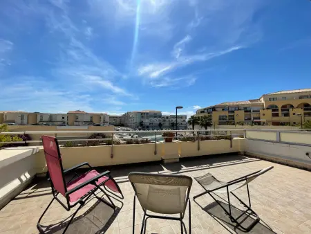 Appartement moderne, 2 pièces cabine, terrasse et véranda, proche plage, parking privé - Photo 3