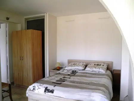 Appartement moderne, 2 pièces cabine, terrasse et véranda, proche plage, parking privé - Photo 4