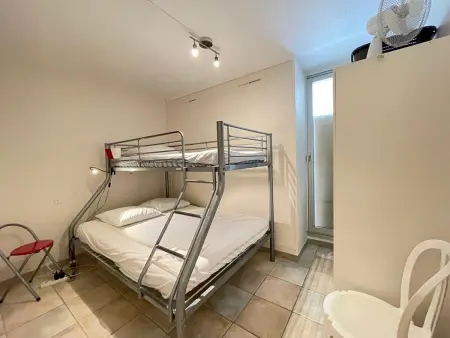 Appartement moderne, 2 pièces cabine, terrasse et véranda, proche plage, parking privé - Photo 5