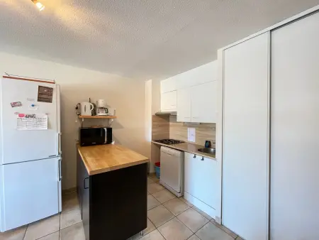 Appartement moderne, 2 pièces cabine, terrasse et véranda, proche plage, parking privé - Photo 8