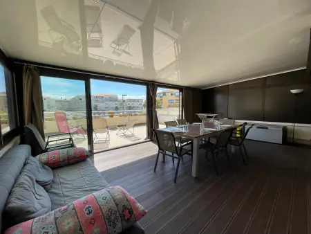 Appartement moderne, 2 pièces cabine, terrasse et véranda, proche plage, parking privé - Photo 11